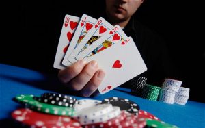 Avoiding the Loss of Playing Online Poker Gambling